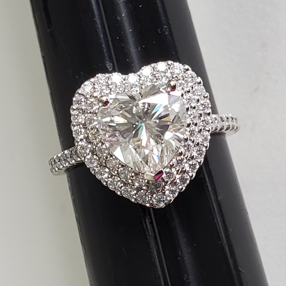 Watch Video / 10K Gold Heart Sparkle Diamond Moissanite Halo Ring - Picture 3 of 10